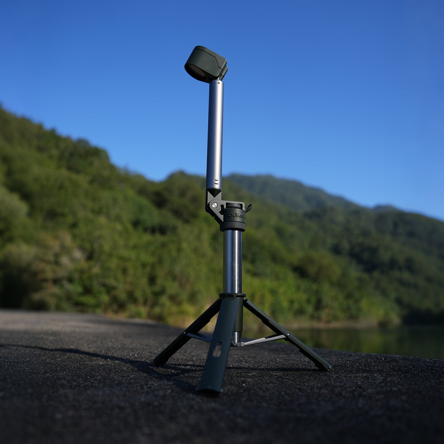 Portable Outdoor Lights TD2| Rechargeable & Telescopic - ouTask